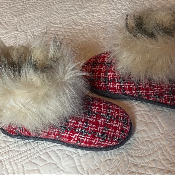 NWOT comfy shoes for colder days🥶🥶 - Picture 2 of 4